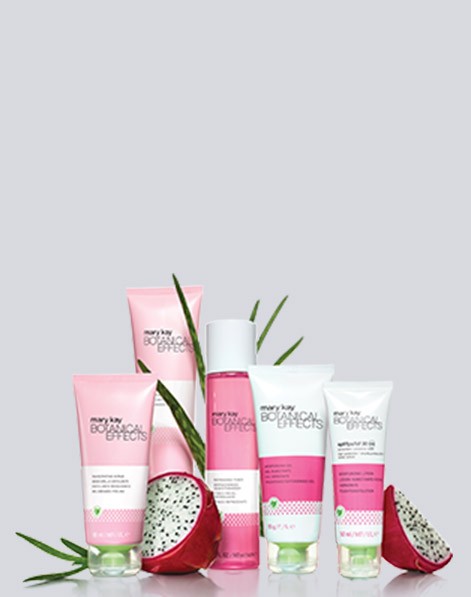 Image of the Botanical Effects regimen accompanied by aloe leaves and dragon fruit.